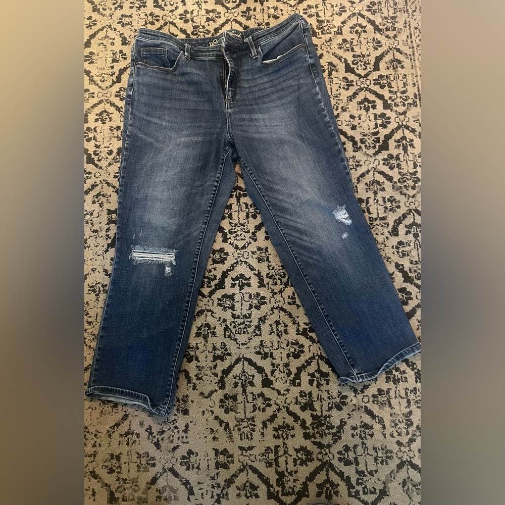 Distressed Cropped Jeans